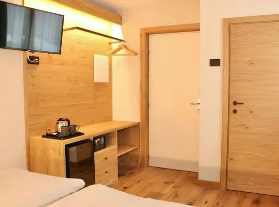 Büyük Yataklı Tek Kişilik Oda