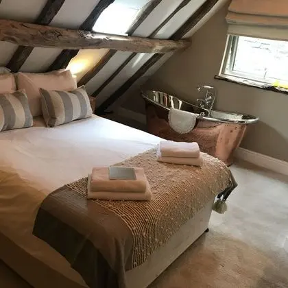 Romantic Tek Büyük Yataklı Oda, 1 Çift Kişilik Yatak, Küvet, Şehir Manzaralı