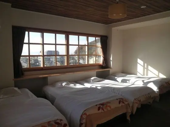 Dört Kişilik Oda, Sigara İçilmez (Private bath/shower and toilet)