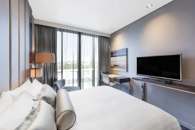 Tek Büyük Yataklı Oda, Balkon (Petrie)