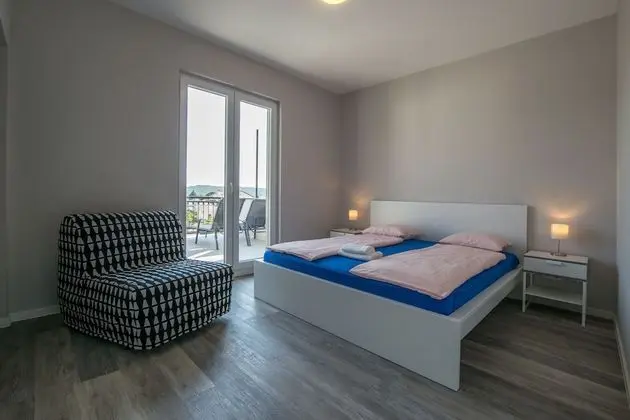 Family Apart Daire, Teras, Kısmi Deniz Manzaralı (Rosemary)