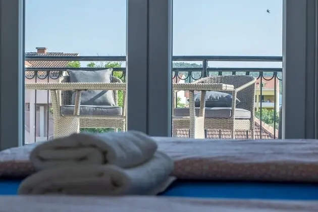 Family Apart Daire, Teras, Kısmi Deniz Manzaralı (Rosemary)