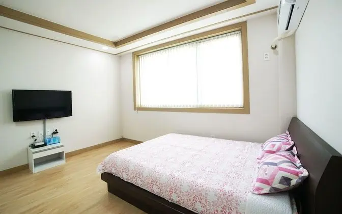 Standard Tek Büyük Yataklı Oda (One Room)