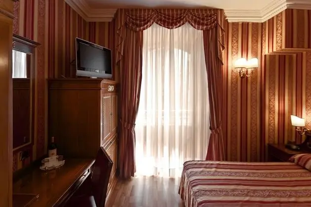 Economy Tek Büyük Yataklı Oda