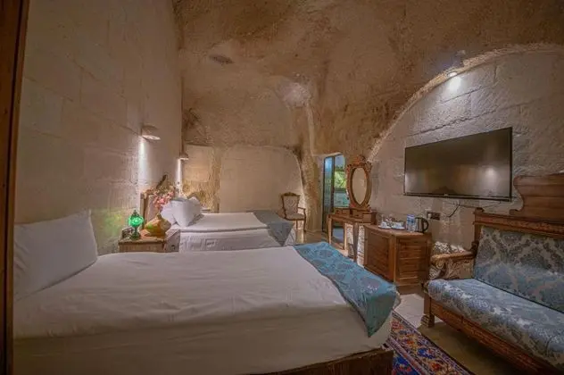 Cave Suite,    , Jakuzili