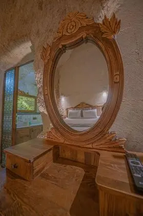 Cave Suite,    , Jakuzili