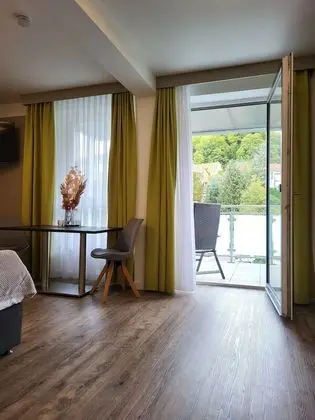 Tek Büyük Yataklı Oda, Balkon