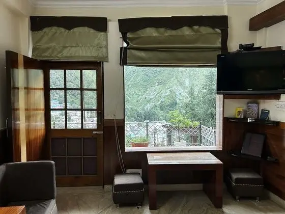 Deluxe Oda, Dağ Manzaralı (AC & Non AC)