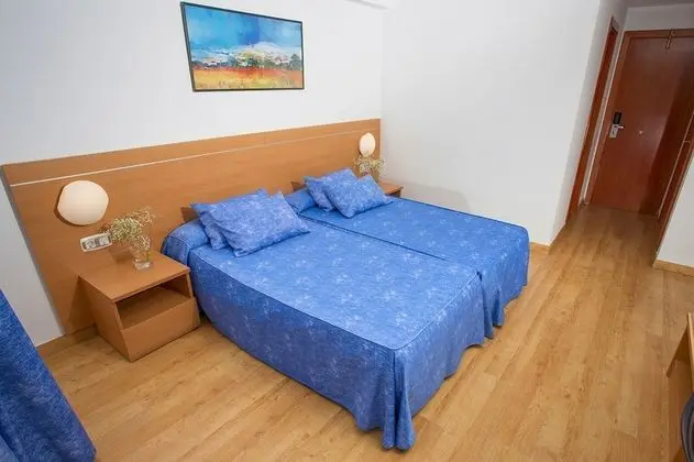 Büyük Yataklı Tek Kişilik Oda