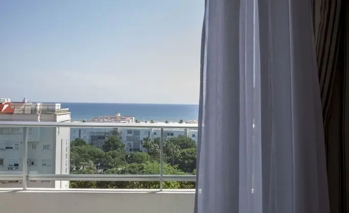 Üç Kişilik Oda, Deniz Manzaralı