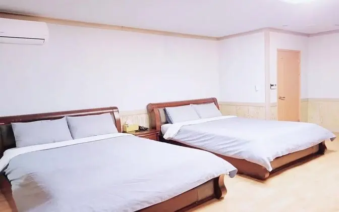 Oda (Suite Room Bed Room)