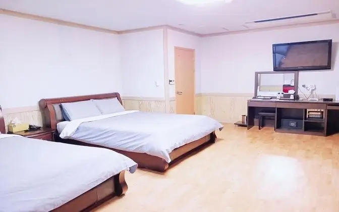 Oda (Suite Room Bed Room)