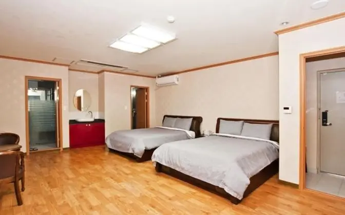 Oda (Suite Room Bed Room)