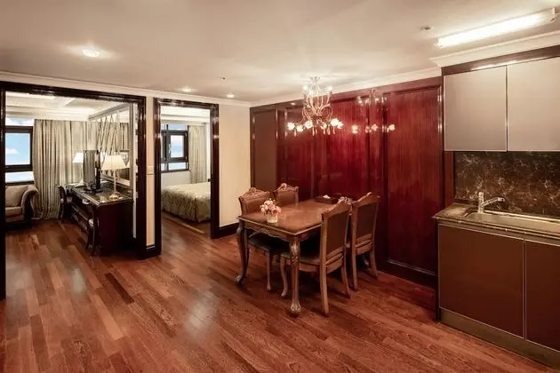 Suite (Room & Bed Type randomly assigned on arrival)