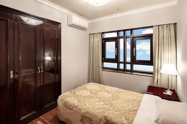 Suite (Room & Bed Type randomly assigned on arrival)
