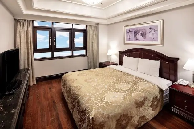 Suite (Room & Bed Type randomly assigned on arrival)
