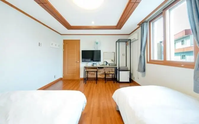 Oda (Twin Deluxe Room 209)