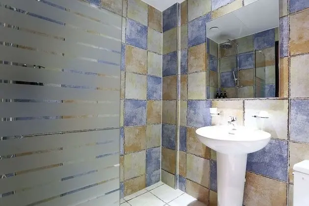 Oda (Standard (Netflix Wave available))