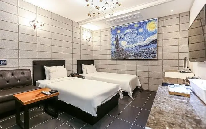 Oda (Twin (Netflix pc bidet free amenity n)