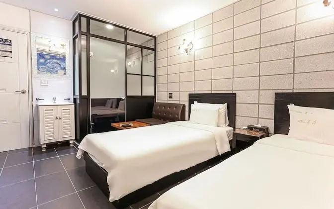 Oda (Twin (Netflix pc bidet free amenity n)