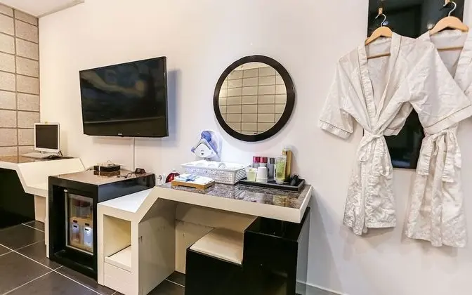 Oda (Twin (Netflix pc bidet free amenity n)