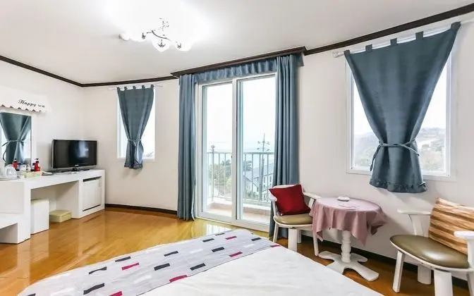 Oda (Room D (Front Ocean Sunrise))