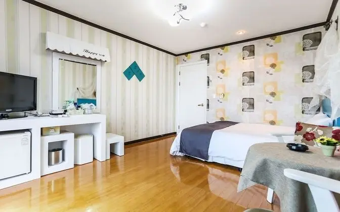 Oda (Room E (Front Ocean Sunrise))