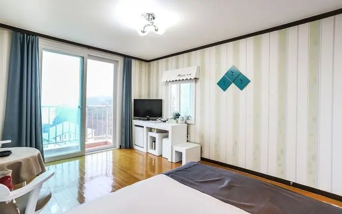 Oda (Room E (Front Ocean Sunrise))