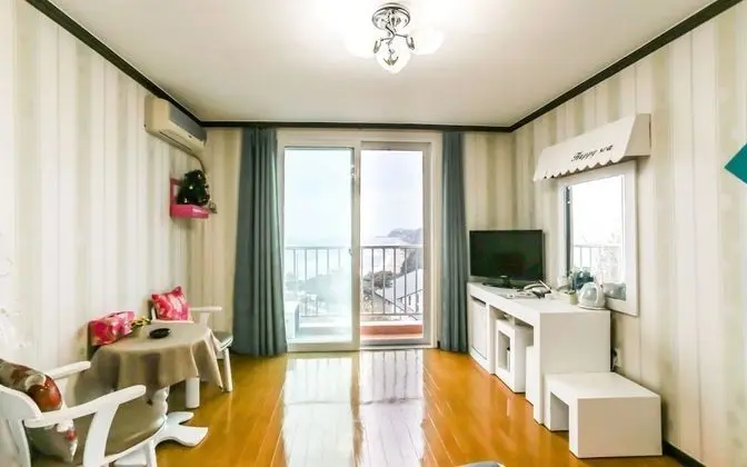 Oda (Room E (Front Ocean Sunrise))