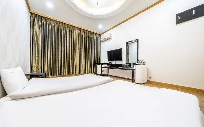 Oda (Ondol (Netflix viewing available))