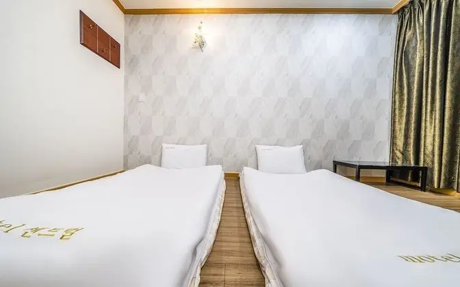 Oda (Ondol (Netflix viewing available))