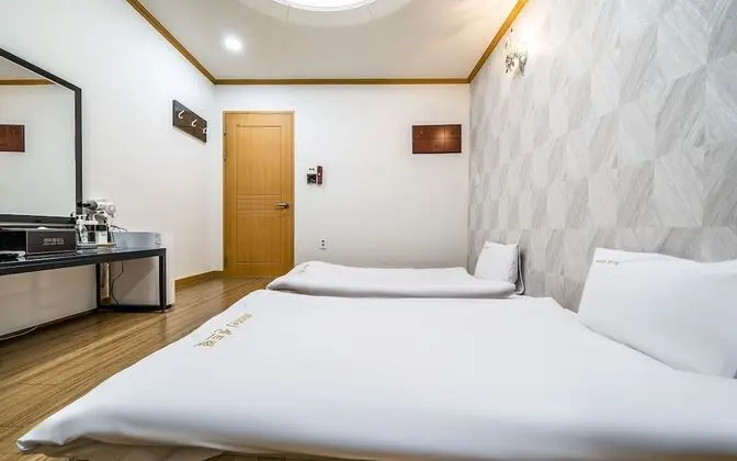 Oda (Ondol (Netflix viewing available))