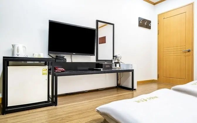 Oda (Ondol (Netflix viewing available))