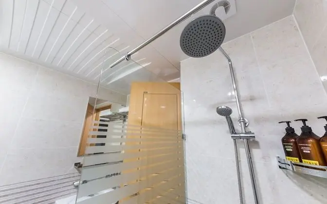 Oda (Ondol (Netflix viewing available))