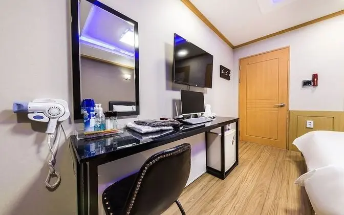 Oda (Standard Room A (PC Netflix))