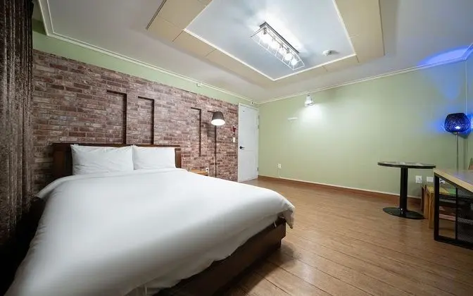 Oda (Bed Ondol (NETFLIX viewing available )