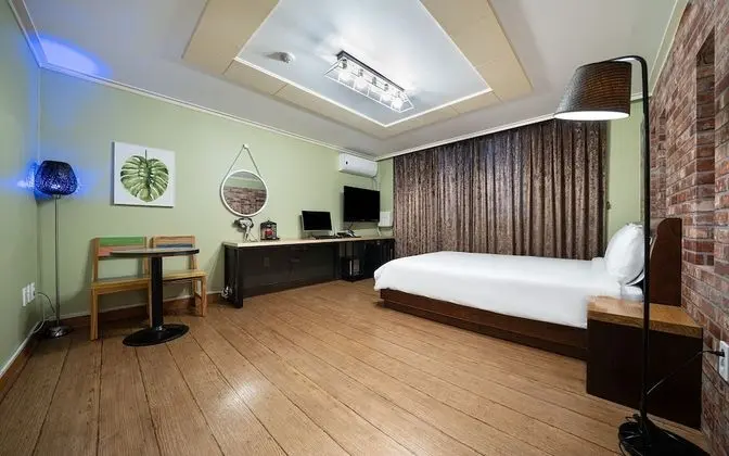 Oda (Bed Ondol (NETFLIX viewing available )