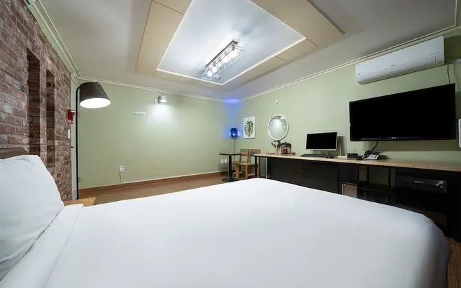 Oda (Bed Ondol (NETFLIX viewing available )