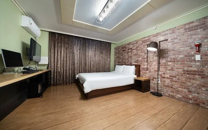 Oda (Bed Ondol (NETFLIX viewing available )