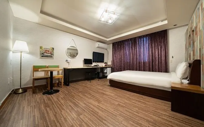 Oda (Bed Ondol (NETFLIX viewing available )