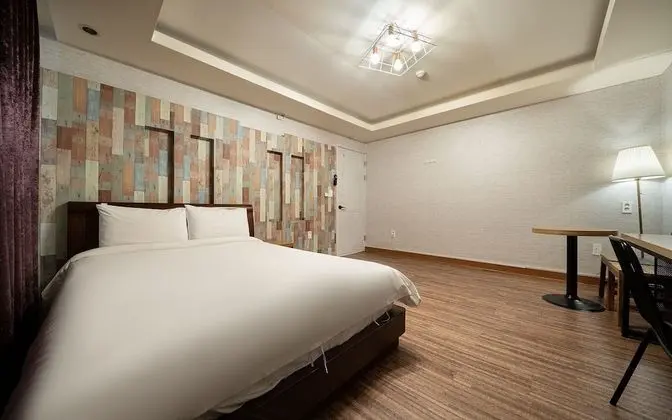 Oda (Bed Ondol (NETFLIX viewing available )