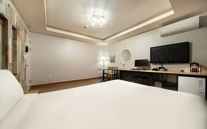 Oda (Bed Ondol (NETFLIX viewing available )