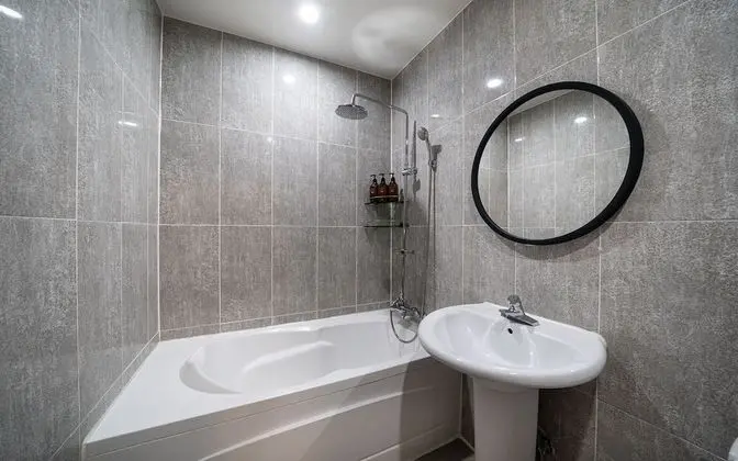 Oda (Super Twin (NETFLIX viewing available)