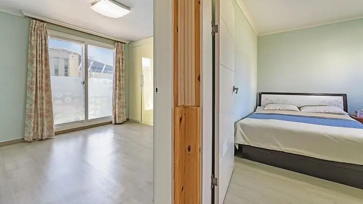 Basic Oda, 2 Yatak Odası (the moon reflected in the sea)