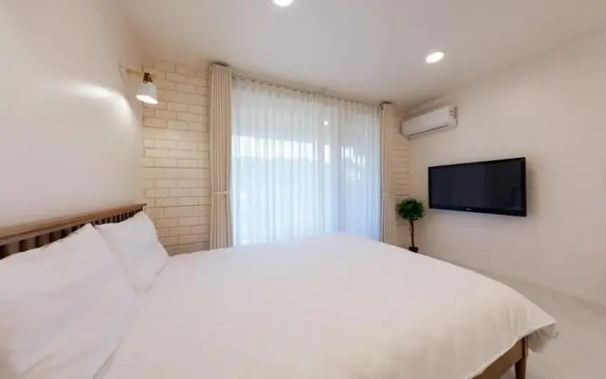 Oda (Room 203)
