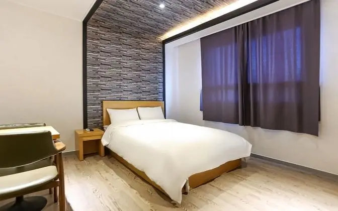 Oda (O NE Bed (one-half bed))