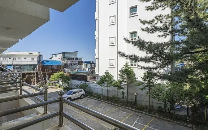 Oda (Twin (terrace))