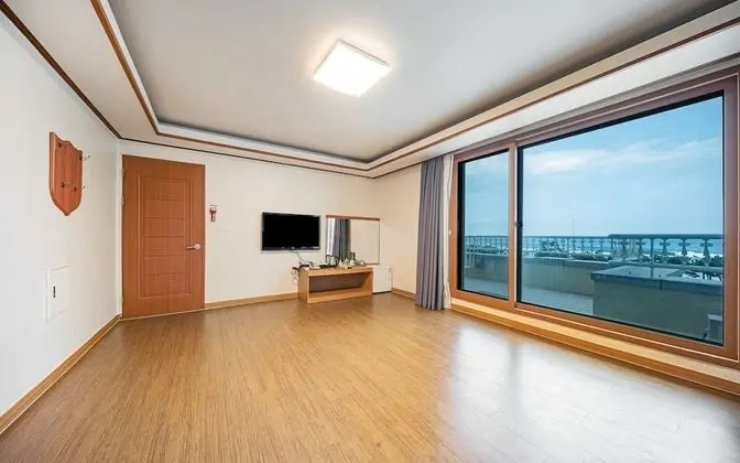 Oda (Ocean View Ondol Room)