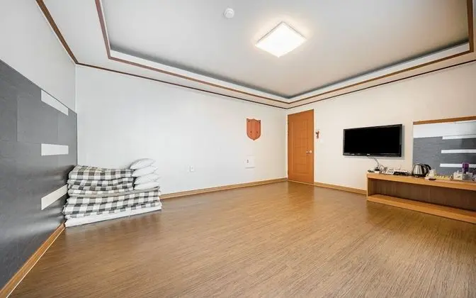 Oda (Ocean View Ondol Room)