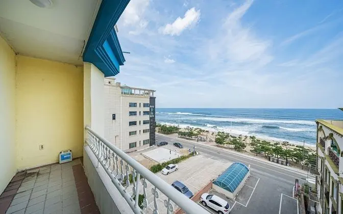 Oda (Ocean View Twin Bed)